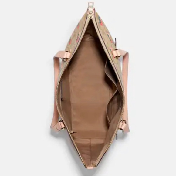 NWT Coach Gallery Tote In Signature Canvas With Strawberry Print - Picture 10 of 10